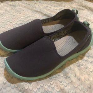 Crocs/ W 10/ Duet Busy Day Shoes/ Navy and Teal